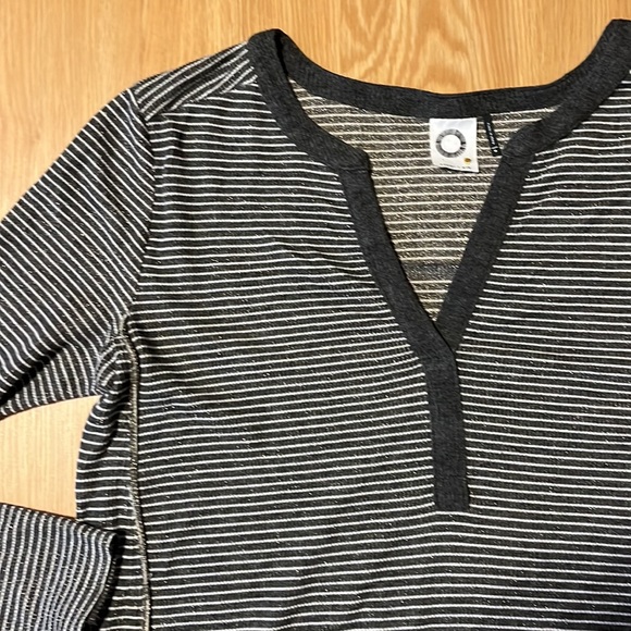 Anthropologie Akemi + Kin Top - Picture 4 of 7